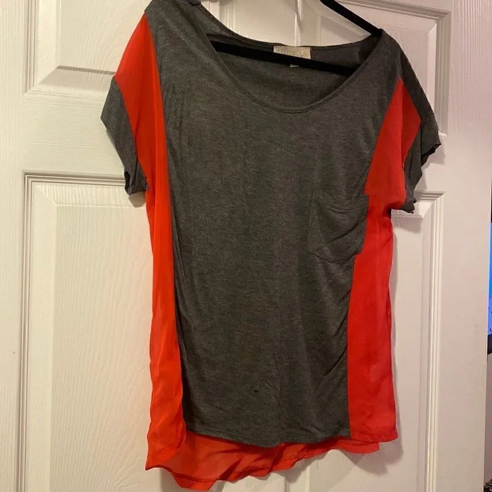 Olive & Oak Size Medium Sheer Bottom Half of Grey Red Nice Blousey Top
